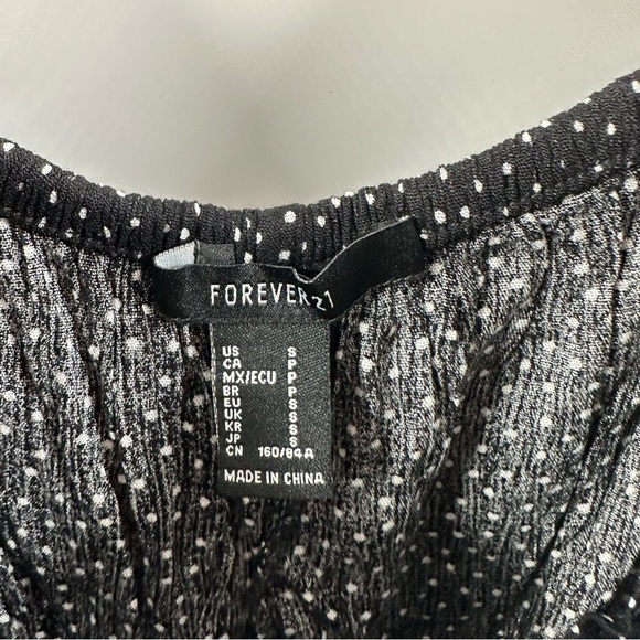 Forever 21 Black White Spotted Off The Shoulder Top - Picture 4 of 5